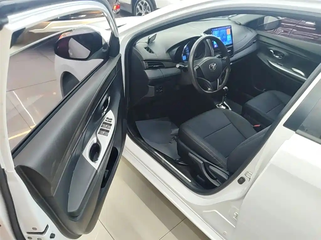Toyota YARiS L Zhi Xuan 2015 1.5E Auto Charming Edition фото 16