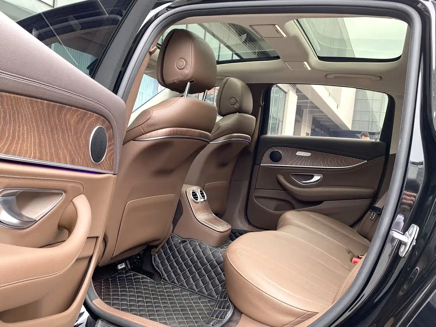 Mercedes-Benz E-Class 2023 E 300 L Fashion фото 5
