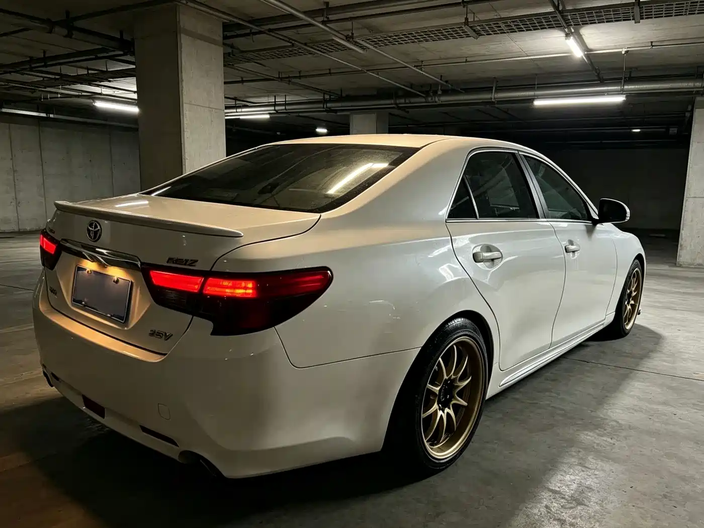 Toyota Reiz 2015 2013 2.5V Premium Edition