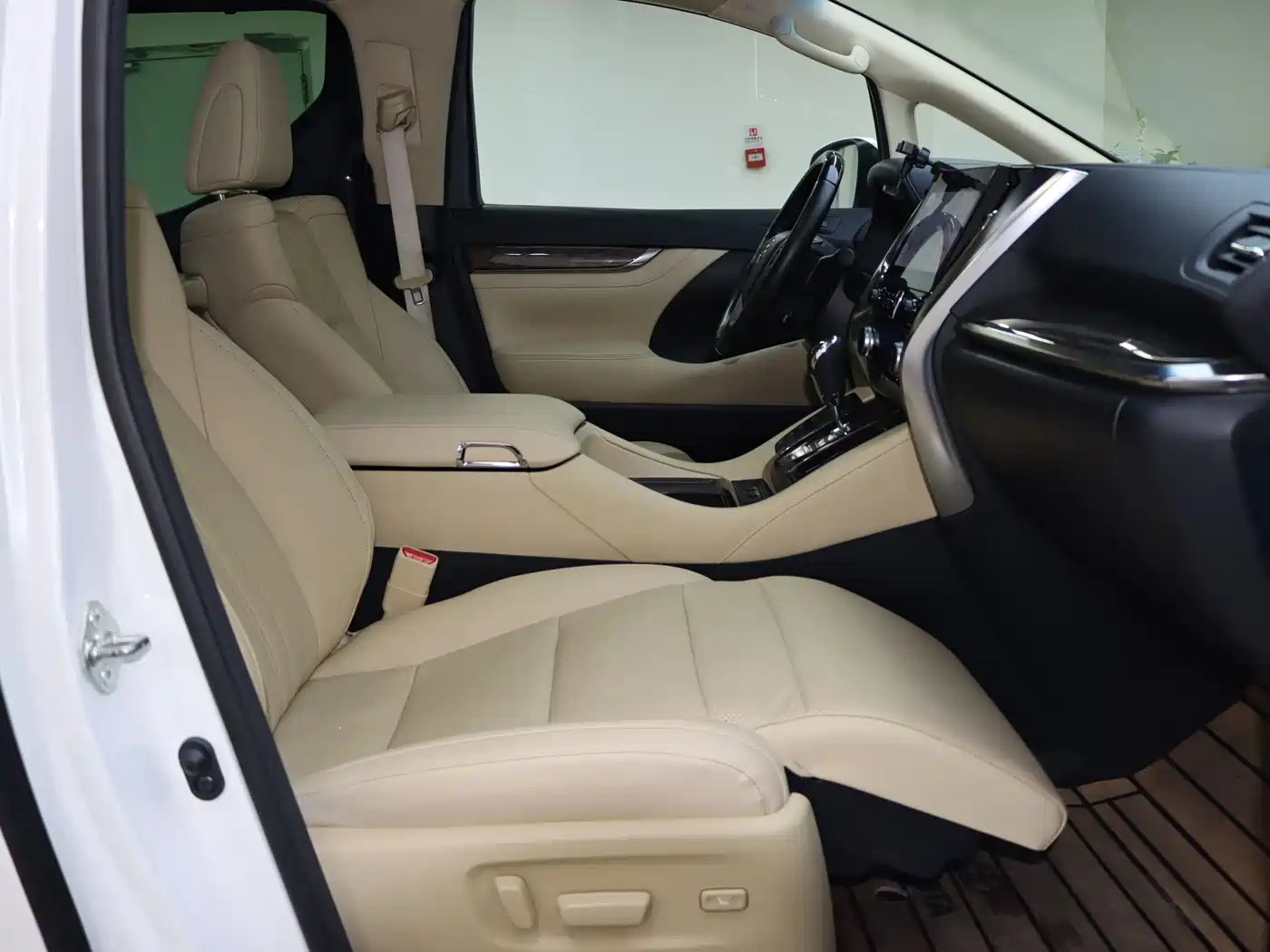 Toyota Vellfire 2021 Crown Hybrid 2.5L HV Premium Edition фото 13