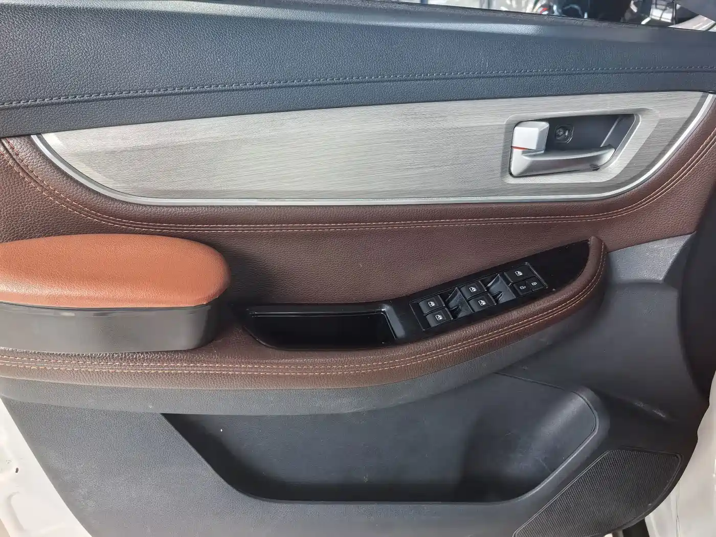 Dongfeng Fengxing Jingyi X6 2018 2017 Joy Series 1.5T CVT Luxury