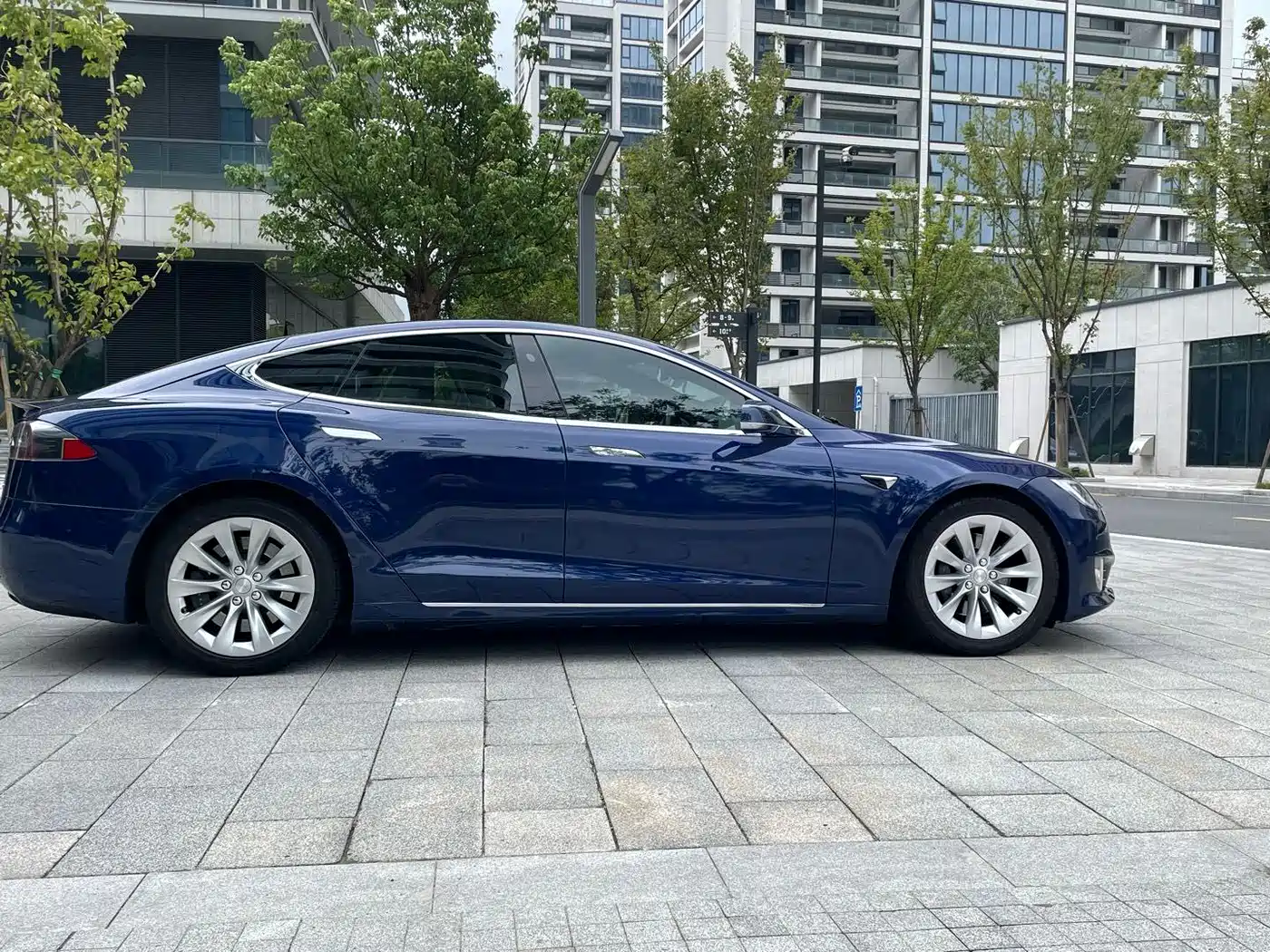 Photo 7 - Tesla Model S