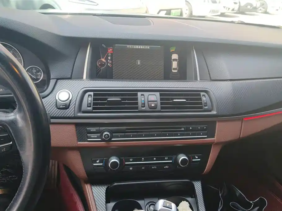 BMW 5 Series 2017 520Li Classic Edition фото 13