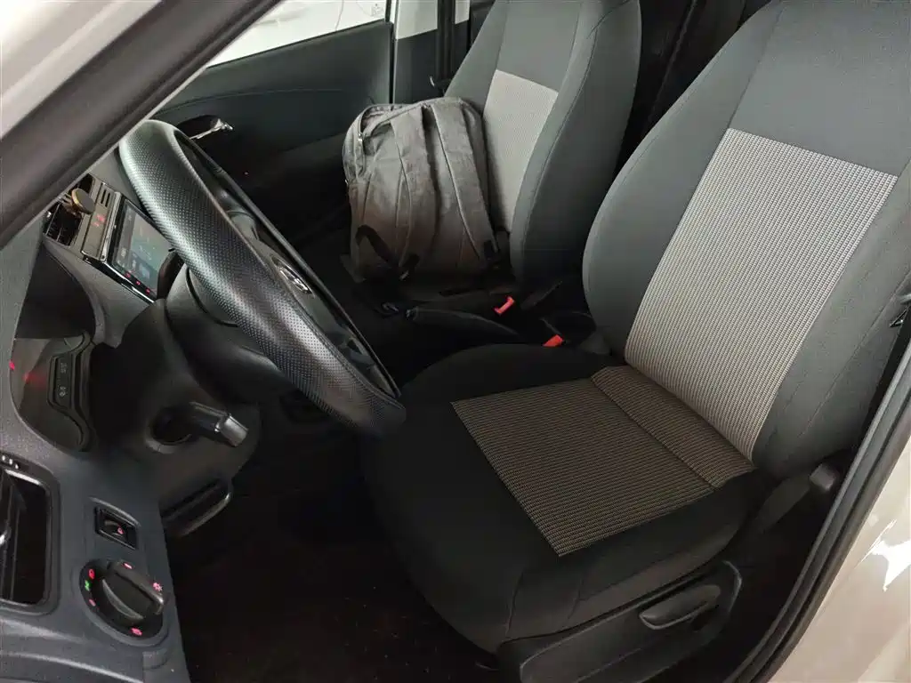 Volkswagen Polo 2016 1.4L Manual Trend фото 15