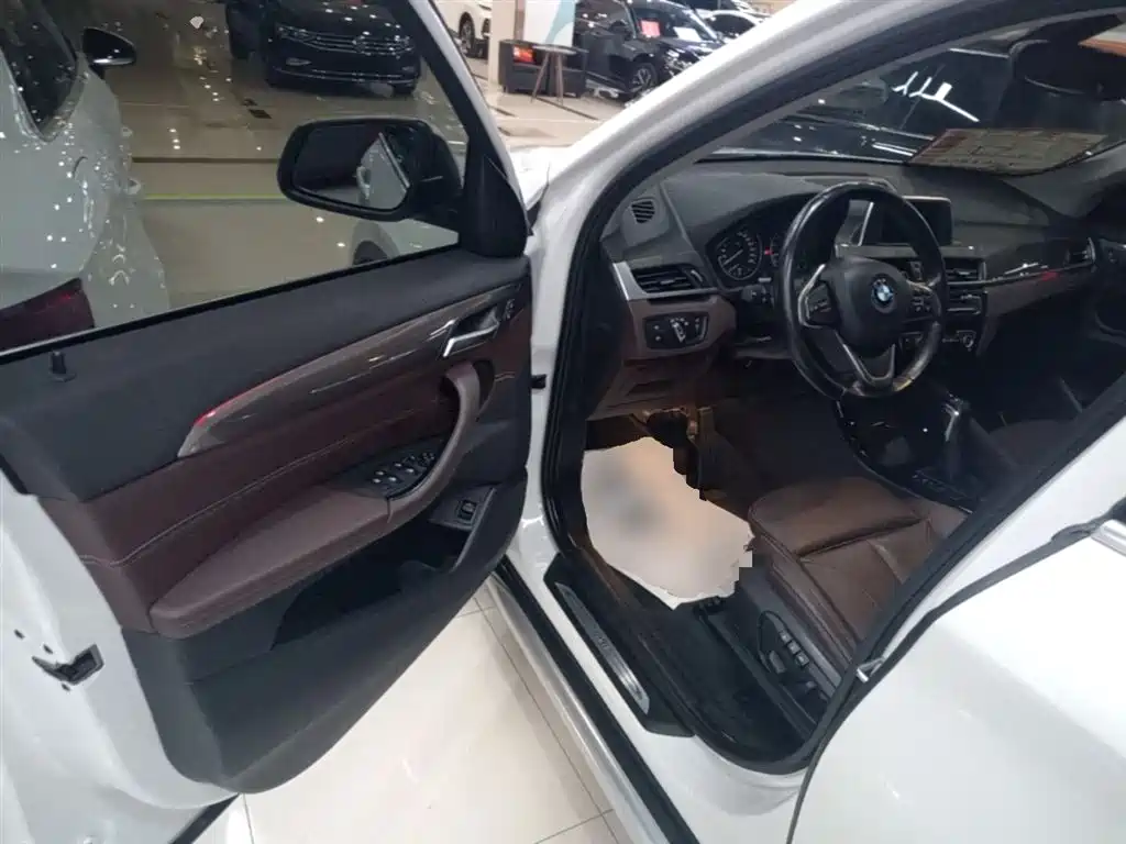 BMW X1 2016 sDrive20Li Luxury Model фото 15