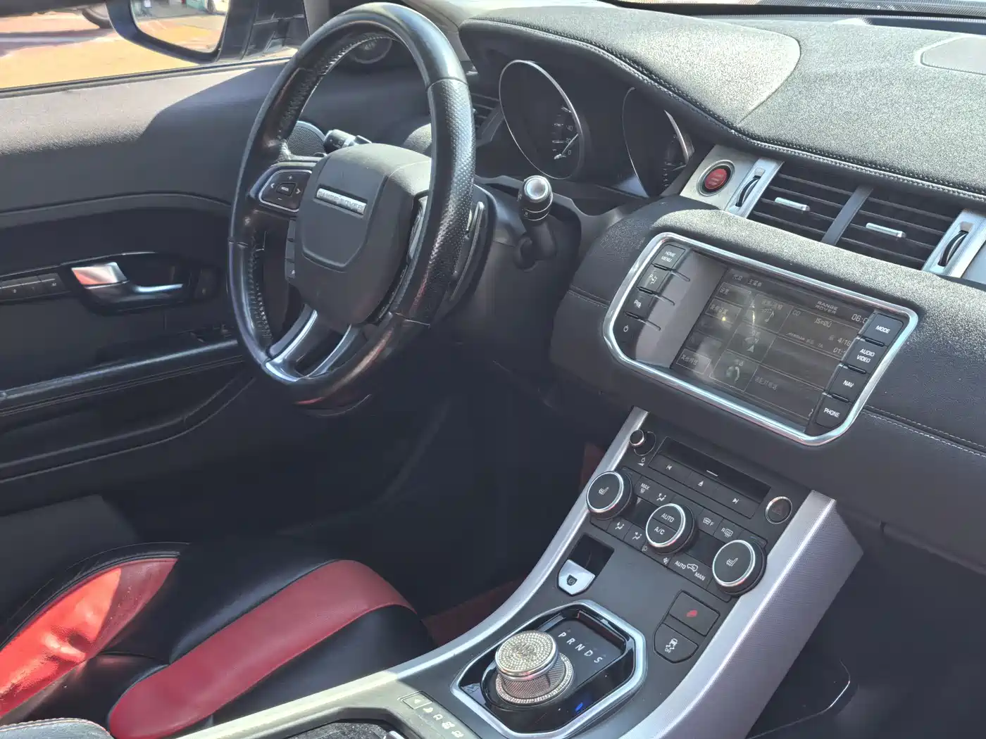 Land Rover Range Rover Evoque (Import) 2012 2.0T 3-door Premium Edition фото 4