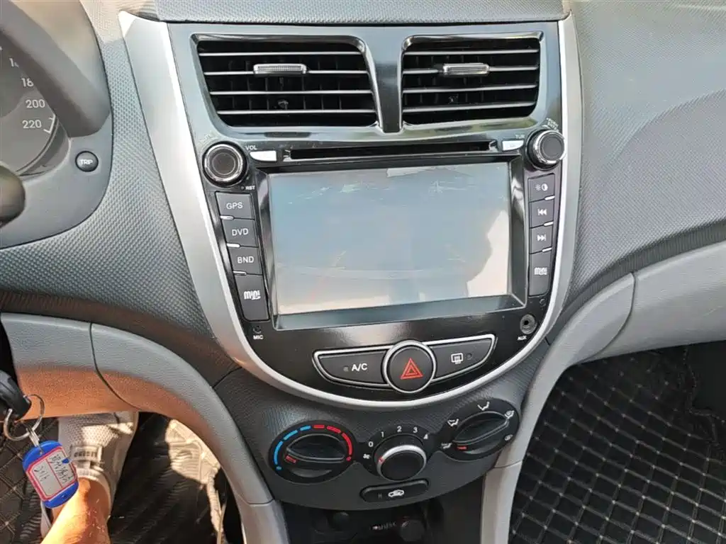 Hyundai Verna 2016 1.4L Automatic Smart GLS фото 13