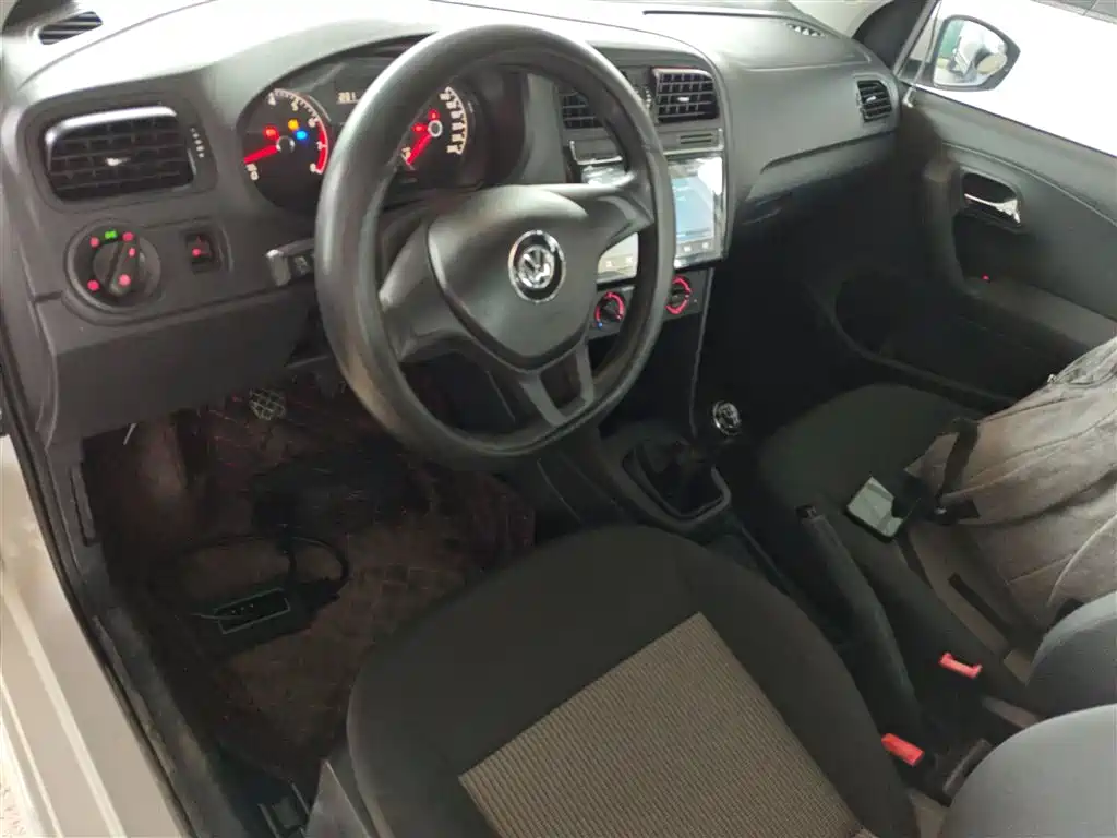 Volkswagen Polo 2016 1.4L Manual Trend фото 10