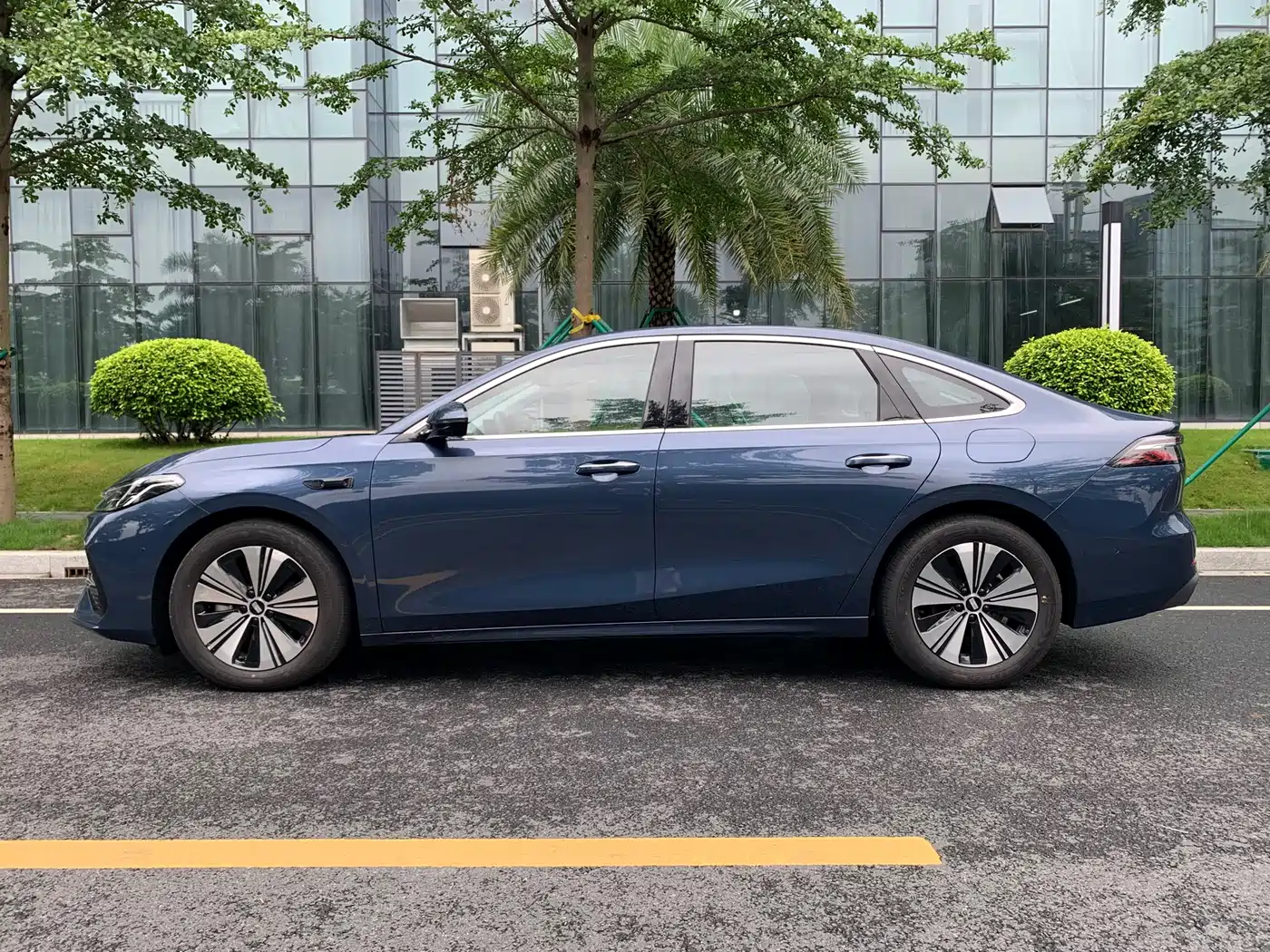 Geely Galaxy Galaxy A7 2025 EM-i 150km Explorer+ Edition фото 7