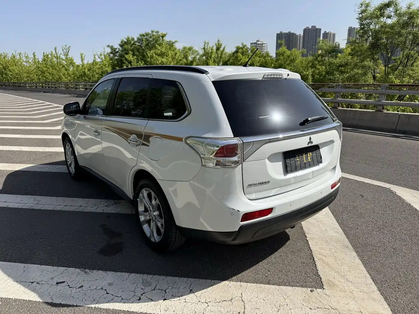 Mitsubishi Outlander (Import) 2013 2.4L 4WD Luxury Navigation 5-seater фото 10