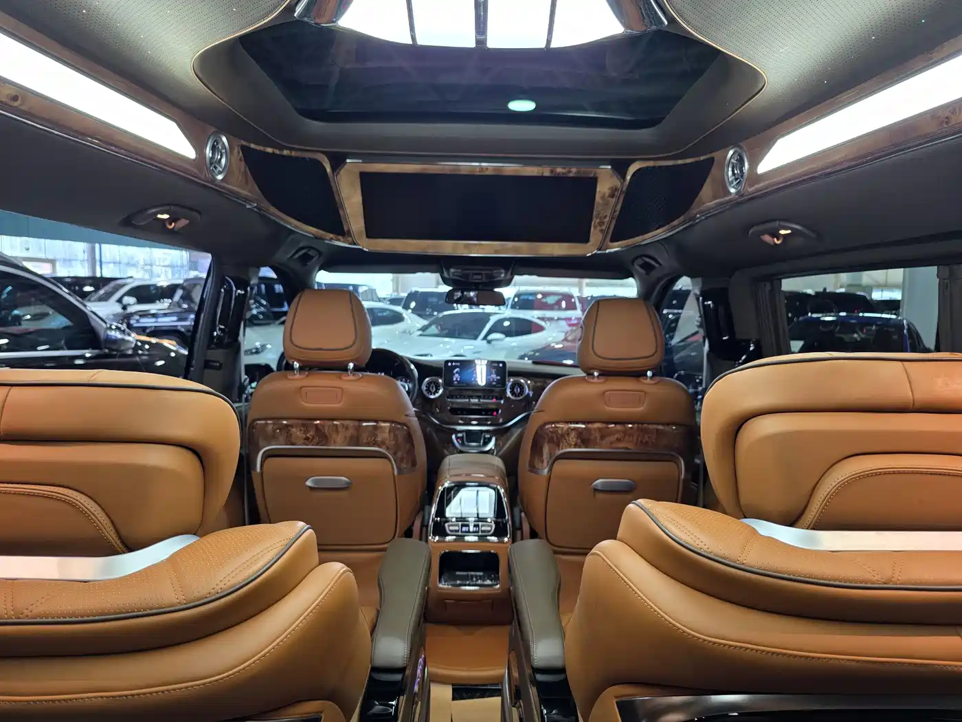 Mercedes-Benz V-Class 2022 V 260 L Long Wheelbase Prestige Edition фото 24