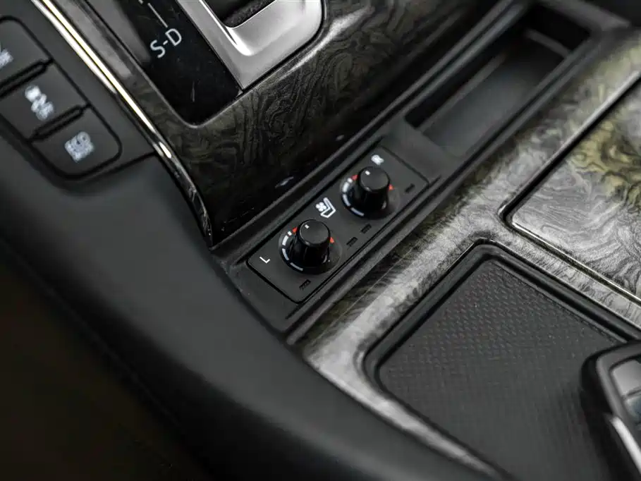 Toyota Vellfire 2021 Crown Hybrid 2.5L HV Premium Edition фото 16