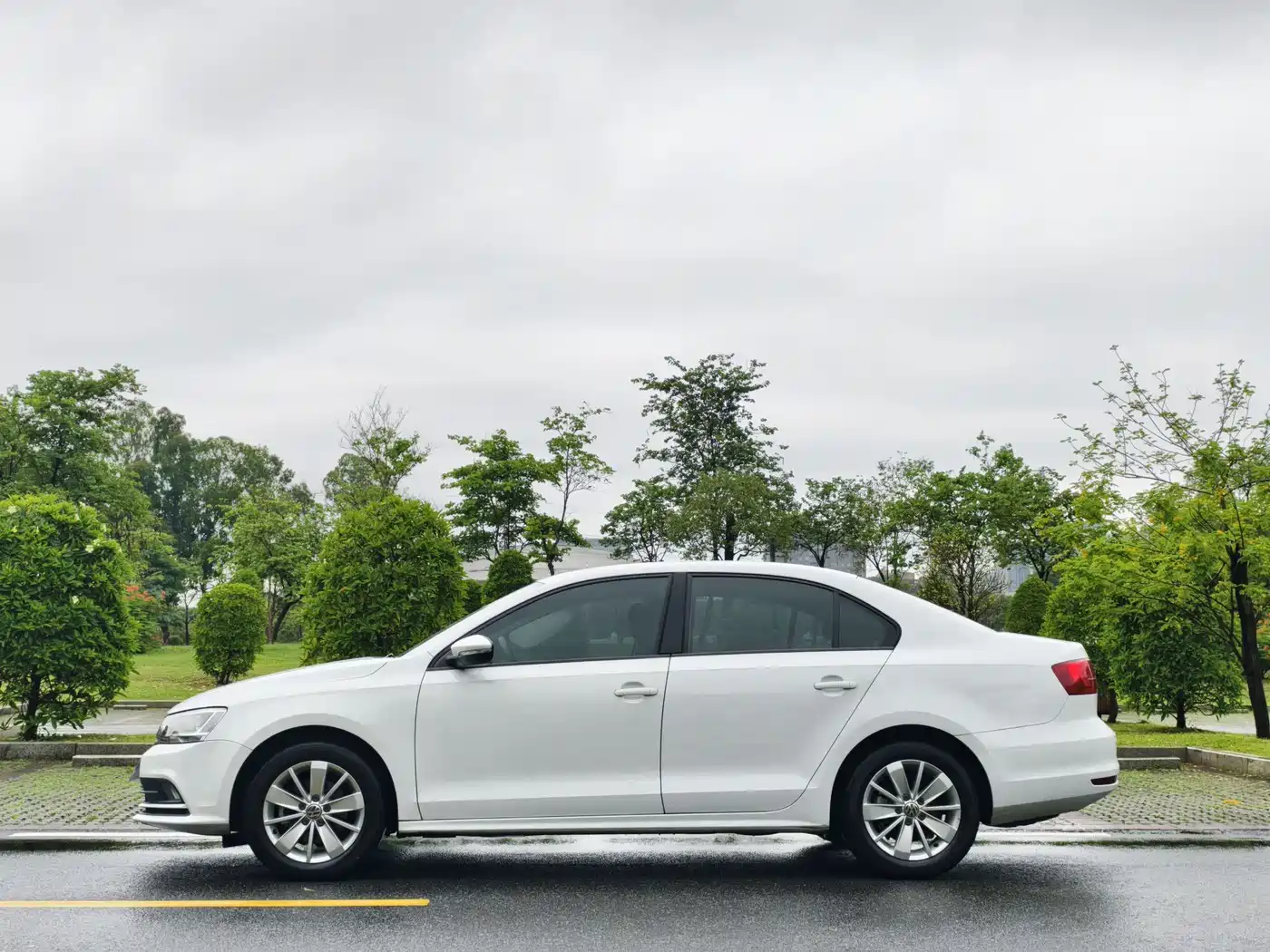 Volkswagen Sagitar 2018 1.6L Automatic Fashion фото 5