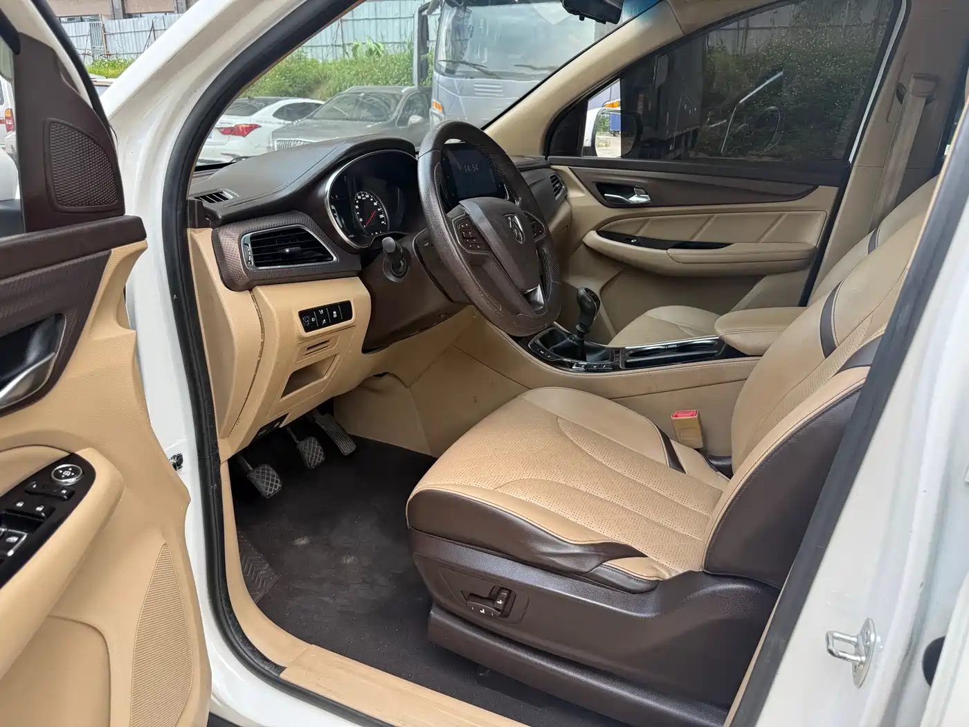 Baojun 730 2017 1.5T Manual Luxury 7-Seater фото 4
