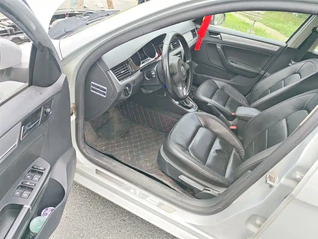 Volkswagen Bora 2014 1.6L Automatic Comfort Edition фото 12