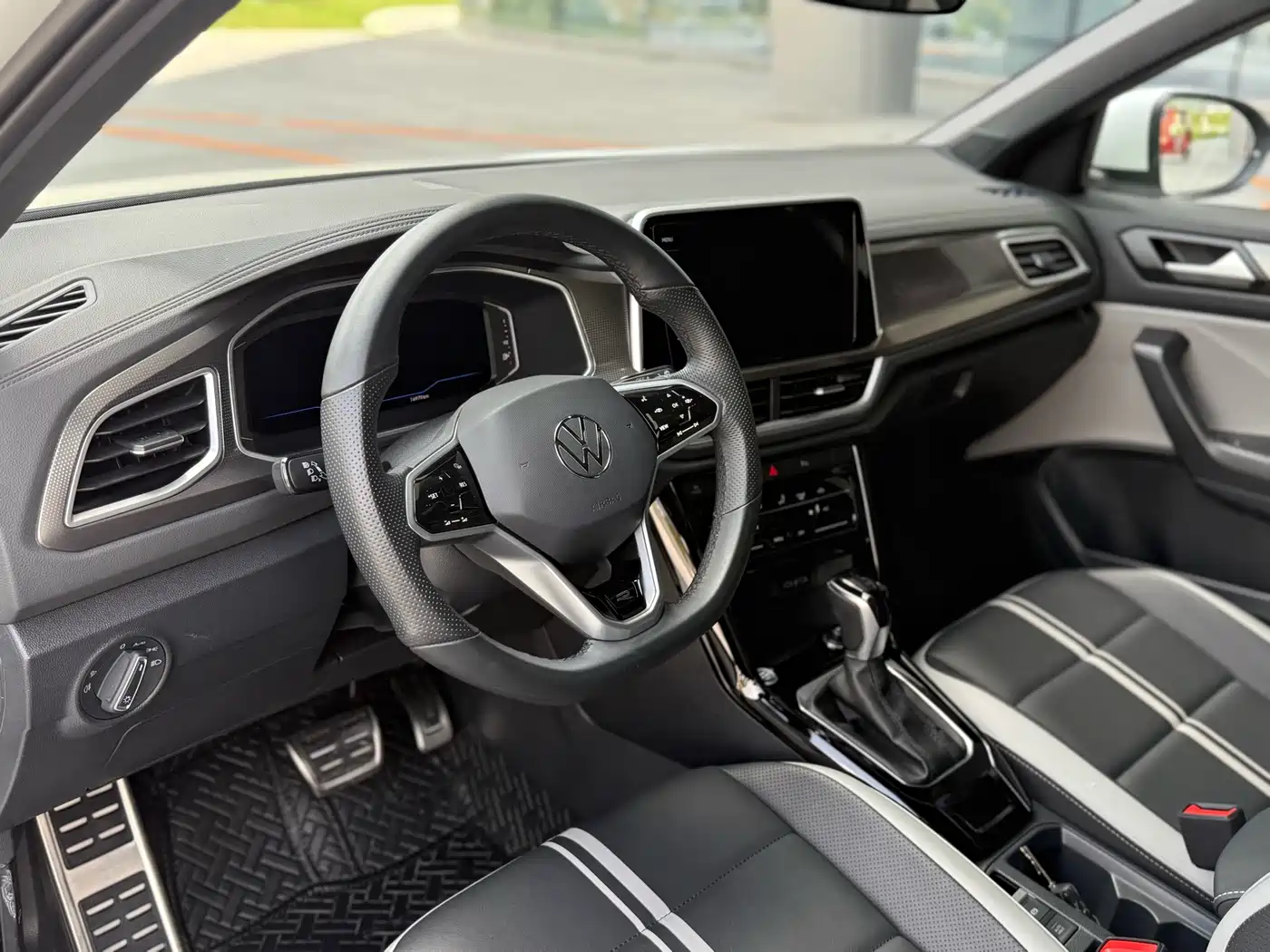 Volkswagen T-ROC 2023 300TSI DSG 2WD Dawn Edition фото 15