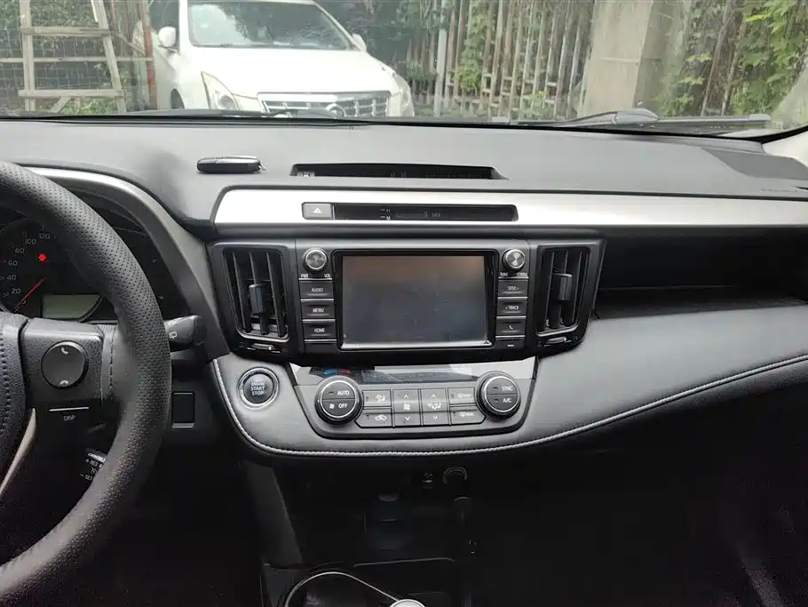 Toyota RAV4 Rongfang 2016 2.0L CVT 2WD Trend (China V) фото 13