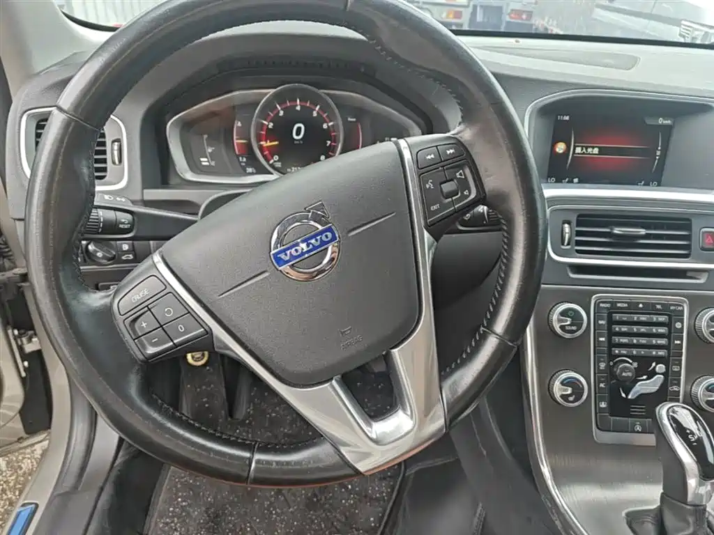 Фото 11 - Volvo S60