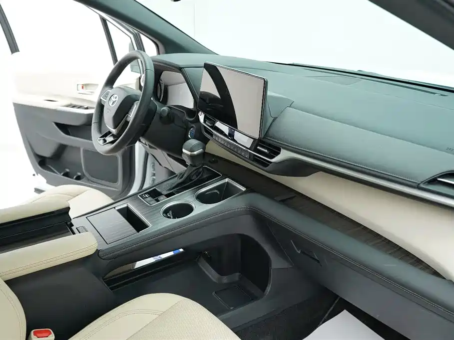 Toyota Sienna 2021 2.5L Hybrid Ultimate Edition фото 30