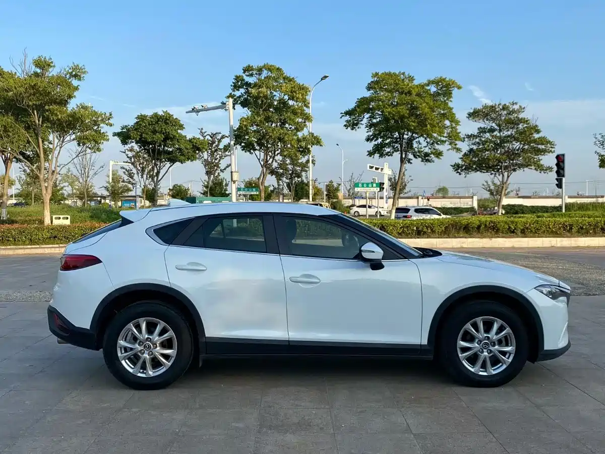 Photo 9 - Mazda CX-4