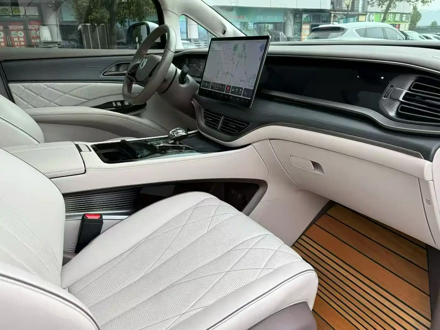 Denza D9 2022 DM-i 970 AWD Flagship фото 6