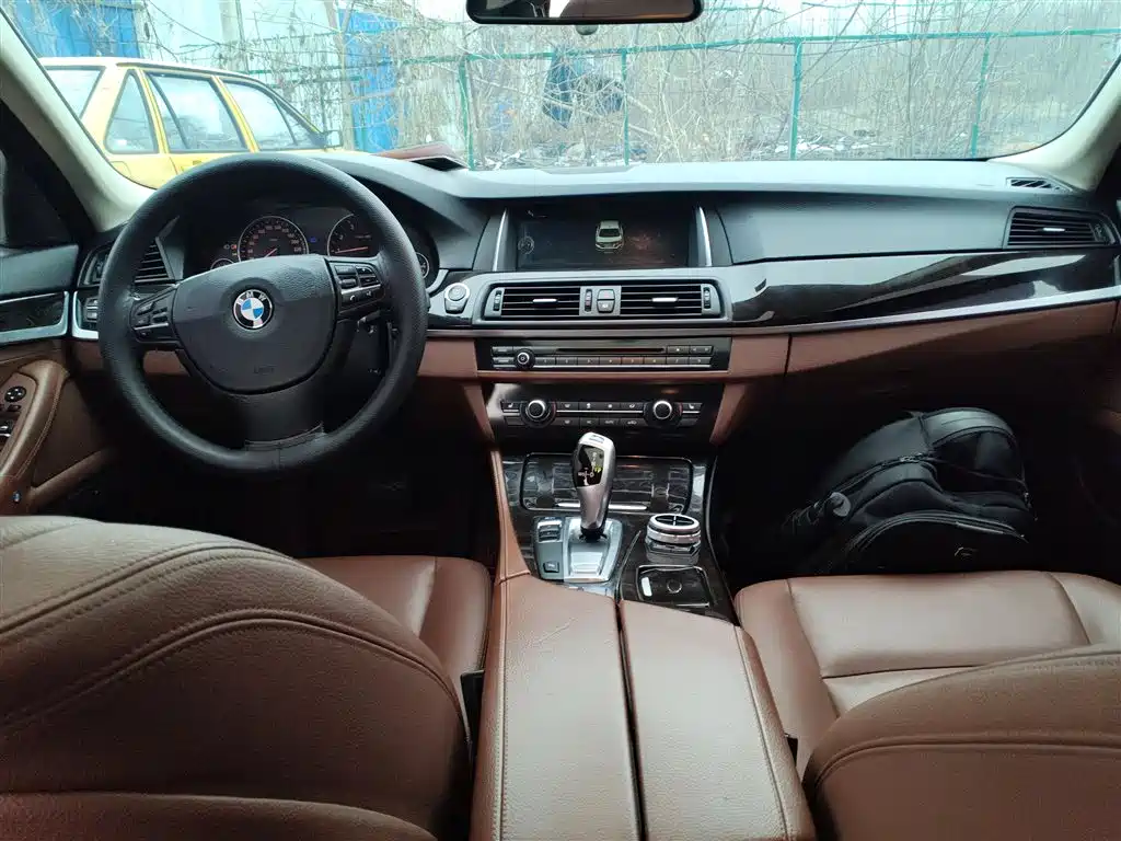 BMW 5 Series 2014 525Li Leading фото 10