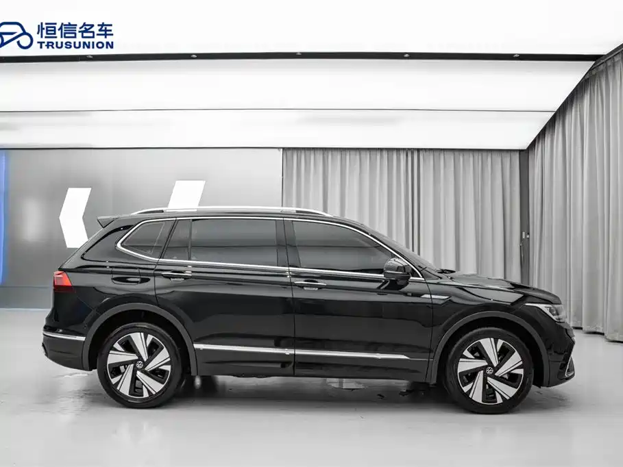 Volkswagen Tiguan L 2023 330TSI Auto 2WD R-Line Premium Edition фото 4