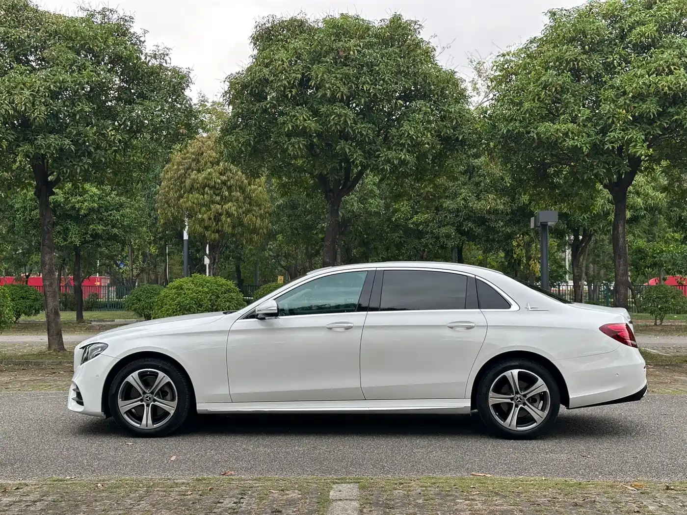 Mercedes-Benz E-Class 2019 E 200 L Sport фото 4
