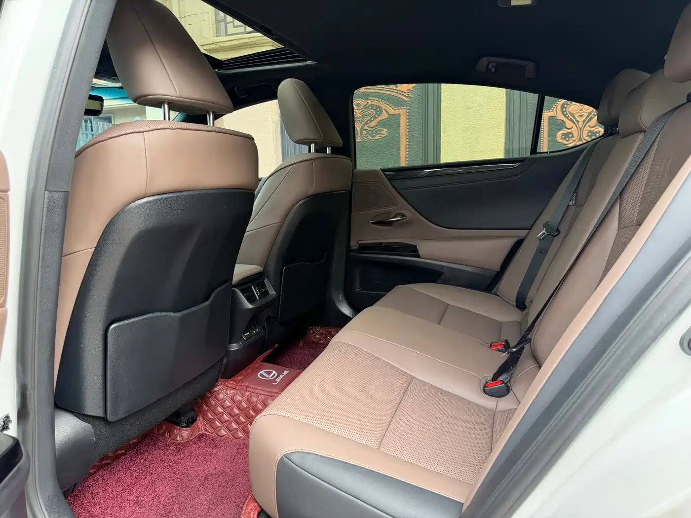 Lexus ES 2023 200 Excellence Edition фото 6