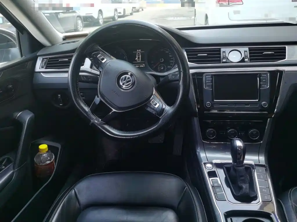 Volkswagen Passat 2017 280TSI DSG Prestige фото 11
