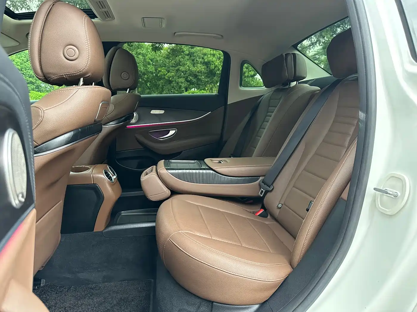 Mercedes-Benz E-Class 2019 E 200 L Sport фото 12