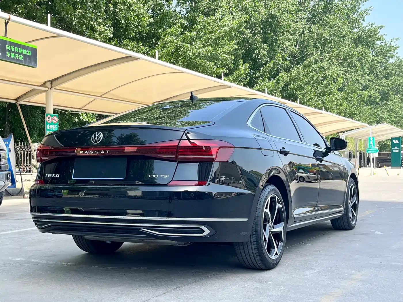 Volkswagen Passat 2023 330TSI Starlight Elite Edition фото 5