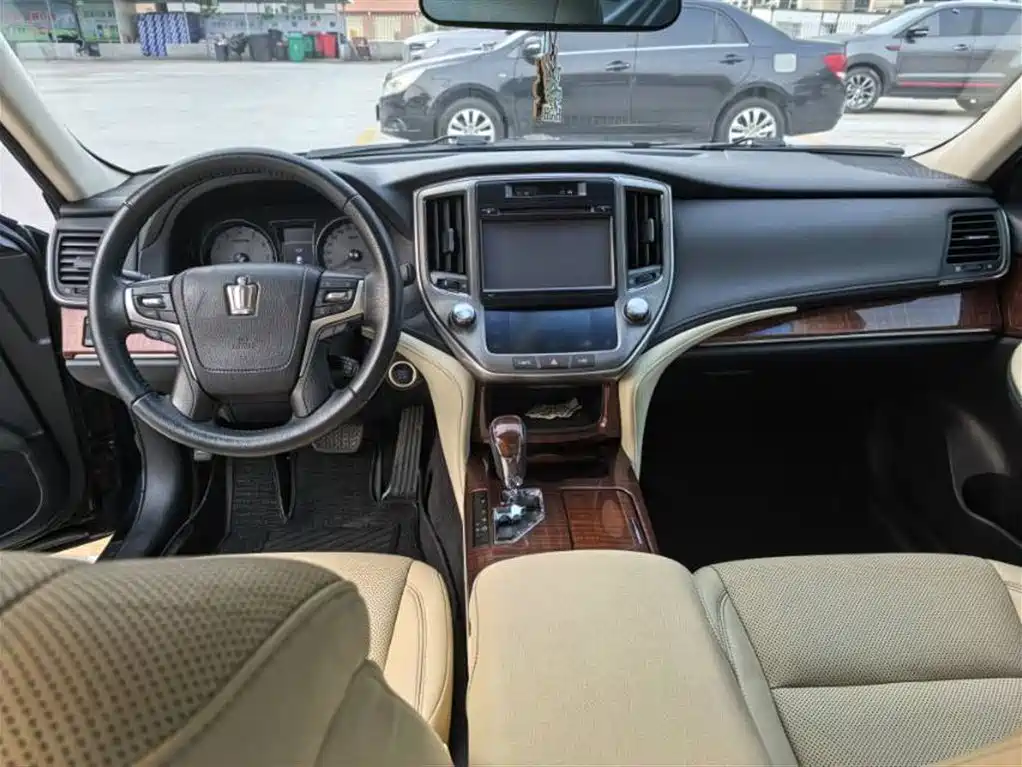 Toyota Crown 2015 2.0T Fashion фото 5