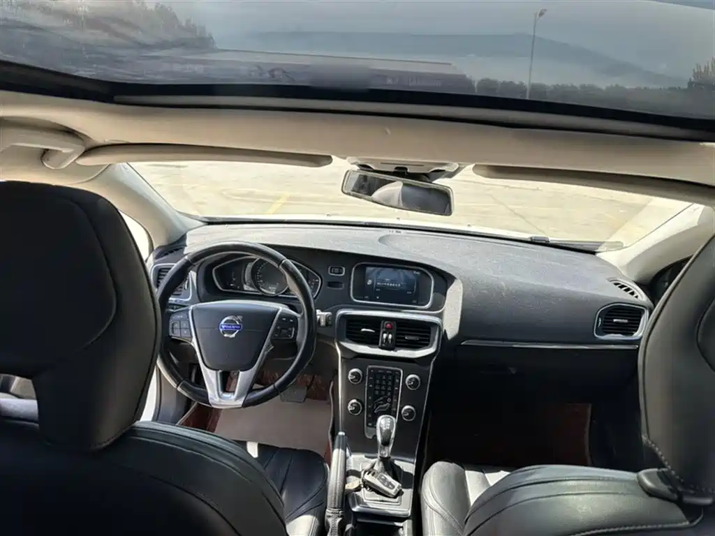 Фото 14 - Volvo V40