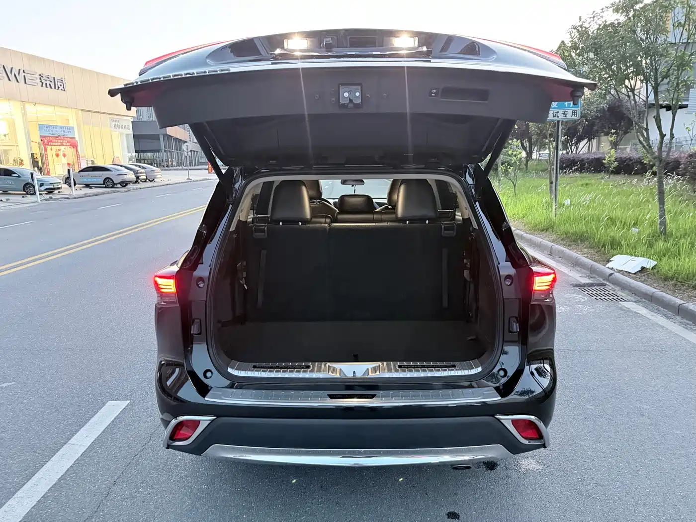 Photo 14 - Toyota Highlander