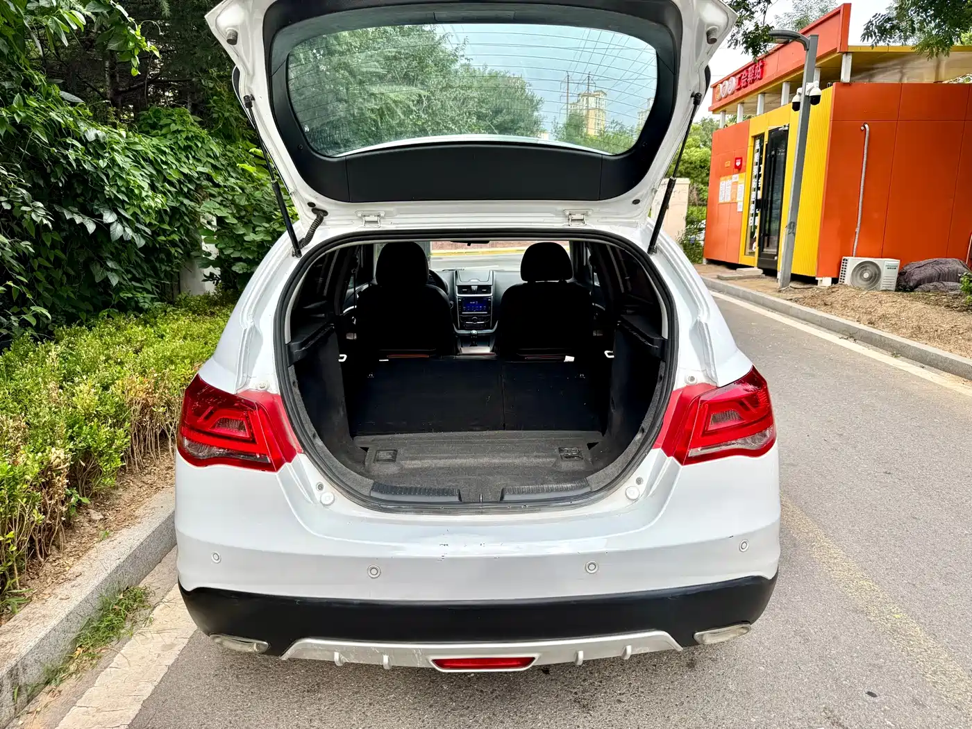 Фото 20 - Geely Emgrand