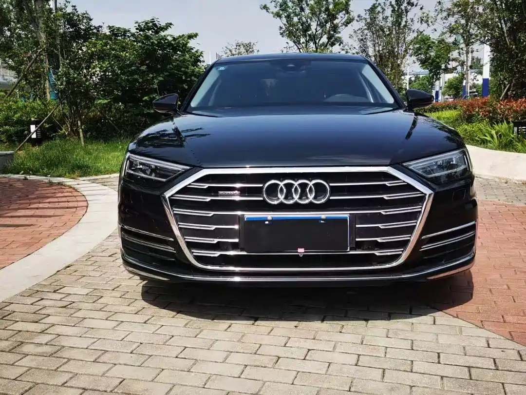 Фото 2 - Audi A8