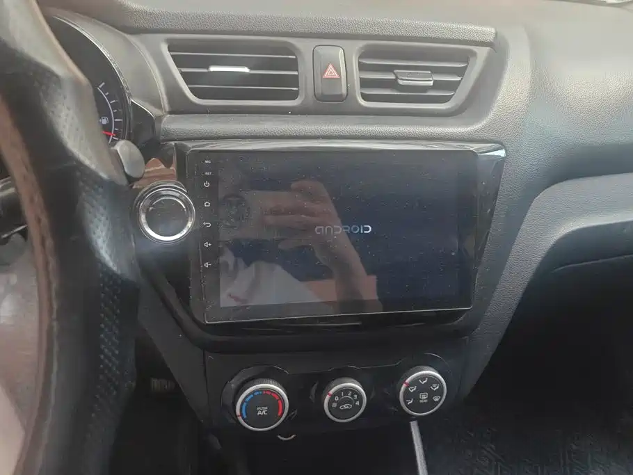Kia K2 2017 2015 Sedan 1.4L AT GLS