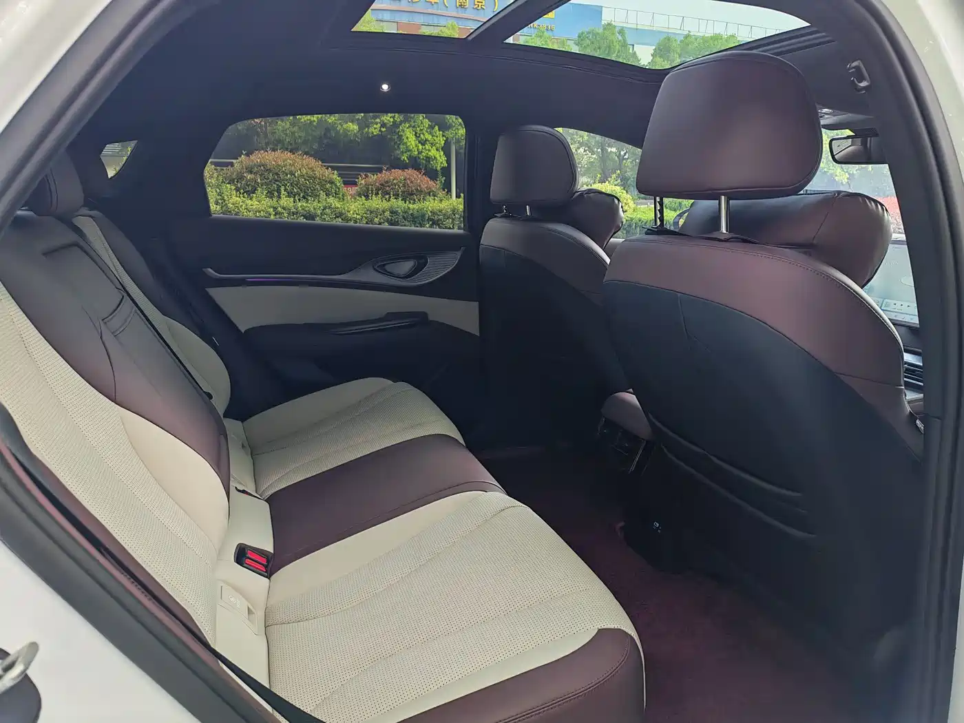 BYD Seal 2024 Glory Edition DM-i 1.5L 121km Prestige фото 11