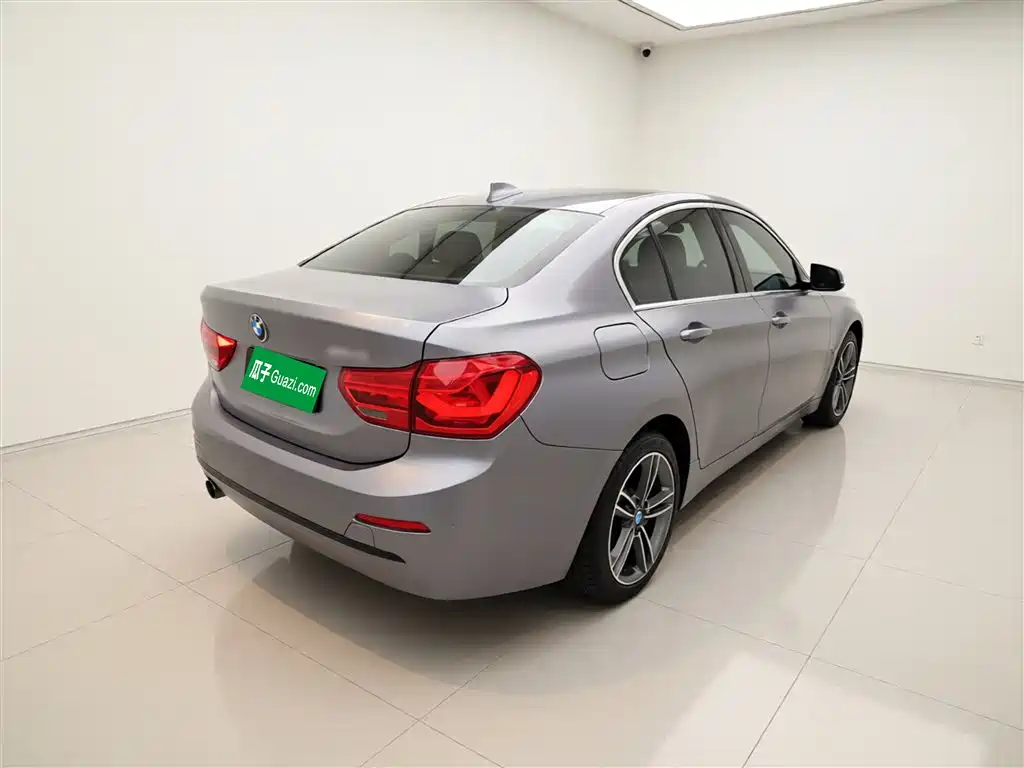 BMW 1 Series 2018 118i Sport Edition фото 7