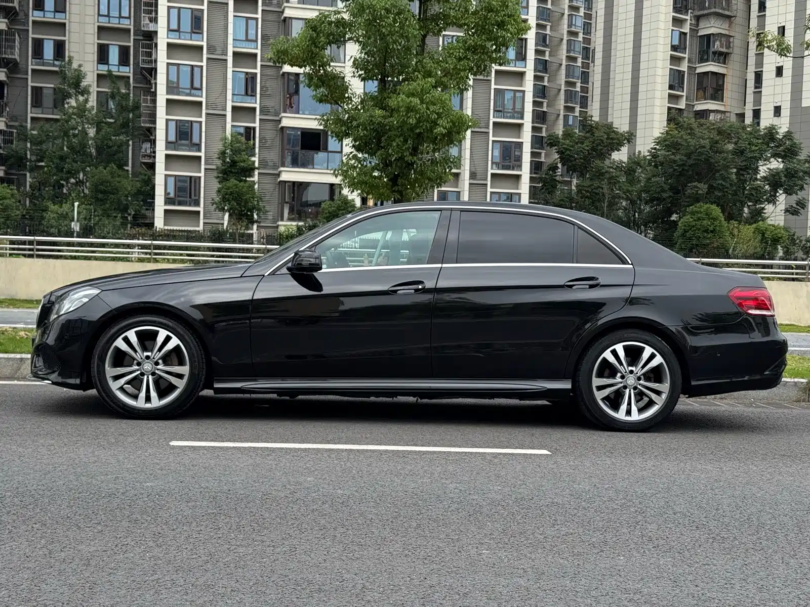 Фото 14 - Mercedes-Benz E-Class