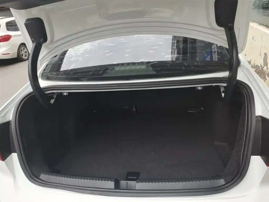 Volkswagen Sagitar 2018 280TSI DSG Luxury фото 19