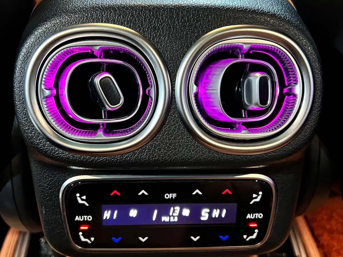 Mercedes-Benz GLC 2024 GLC 300 L 4MATIC Dynamic 5-seater фото 12