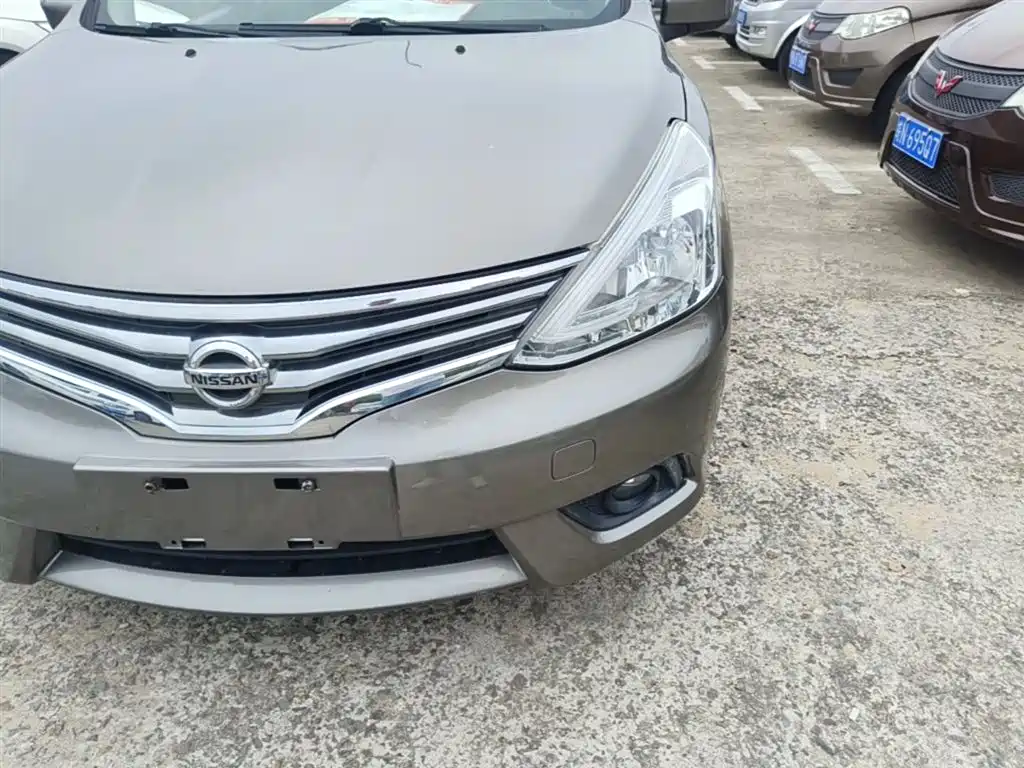 Nissan Livina 2015 2013 1.6XE CVT Comfort