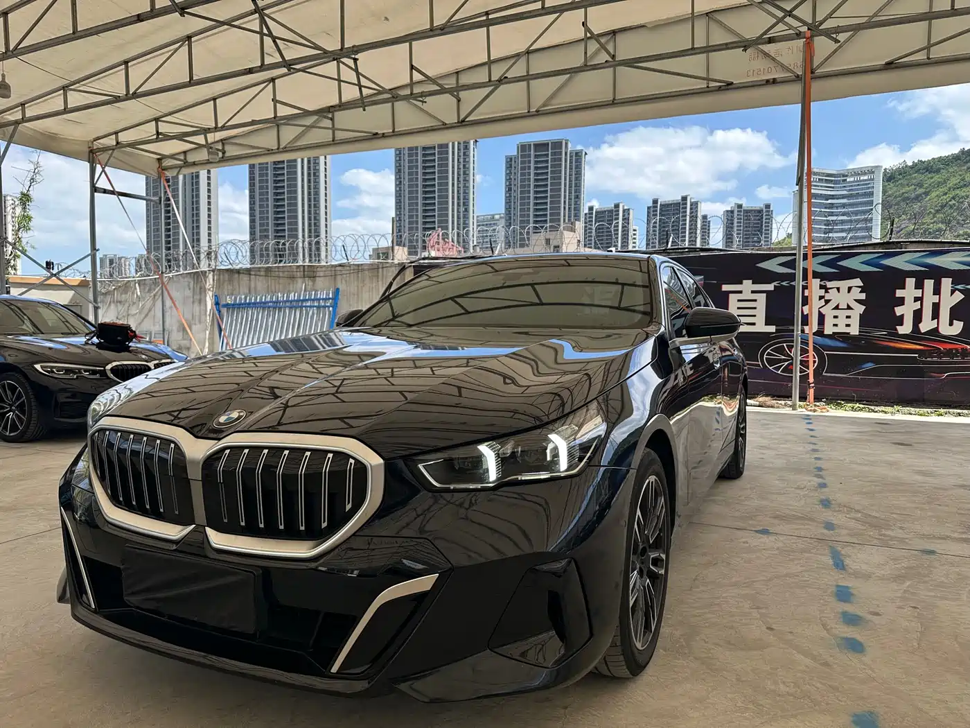 BMW 5 Series 2024 525Li M Sport Package фото 3