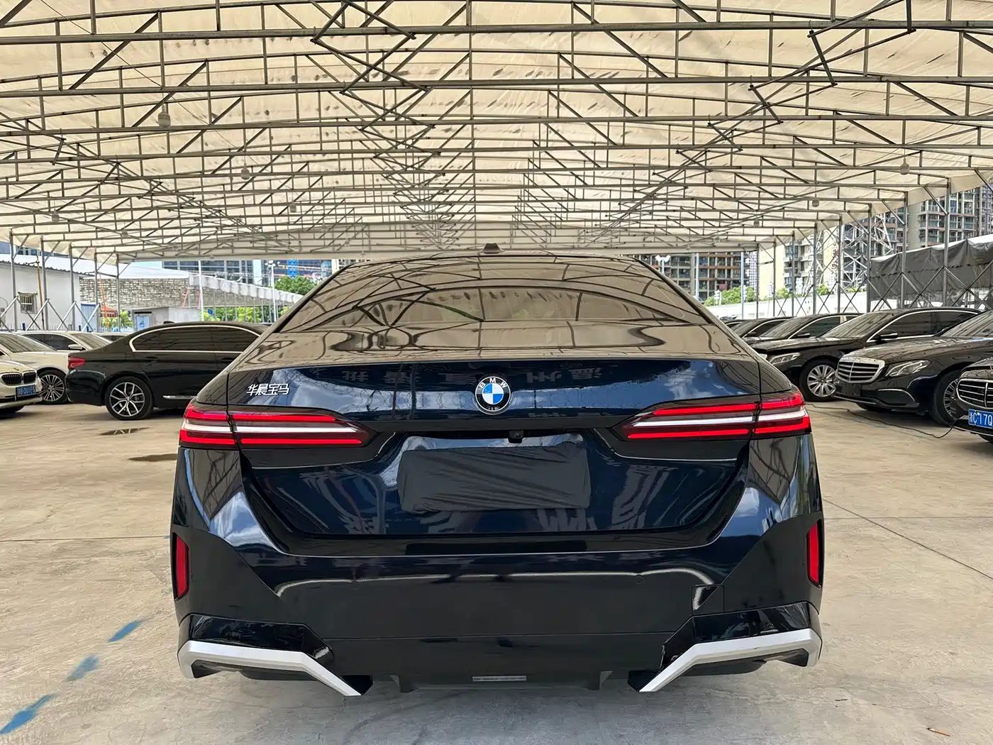 BMW 5 Series 2024 525Li M Sport Package фото 8