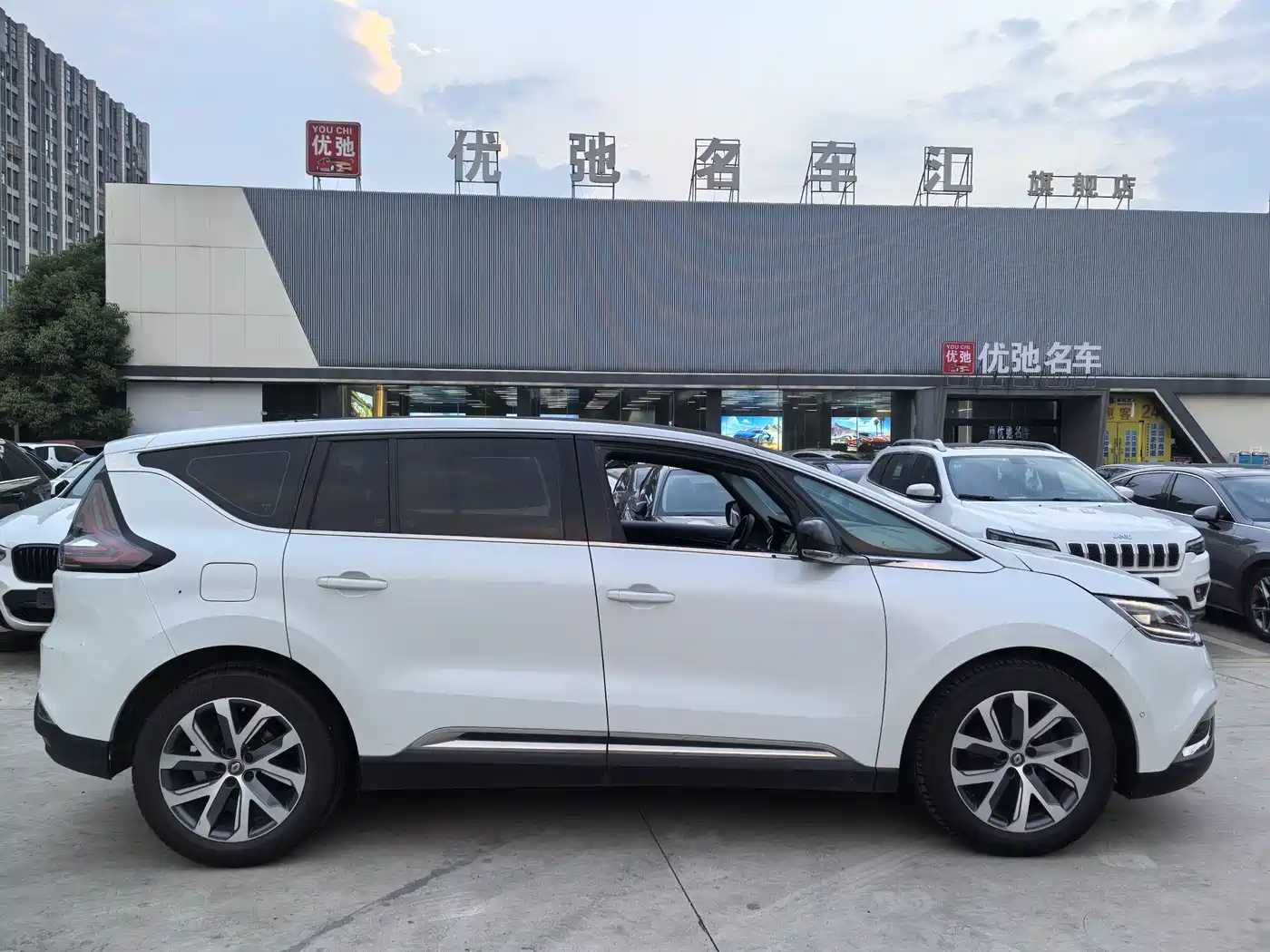 Renault Espace Classic 2018 TCe 300 Adventure фото 4