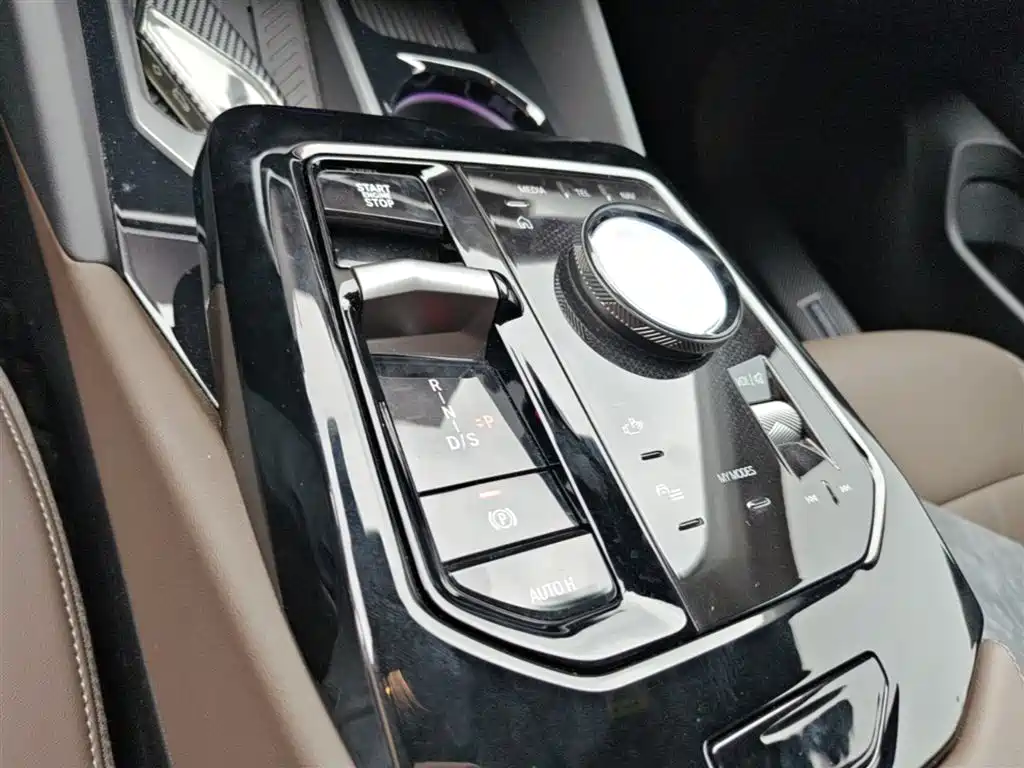 BMW 5 Series 2024 530Li Leading M Sport Package фото 21