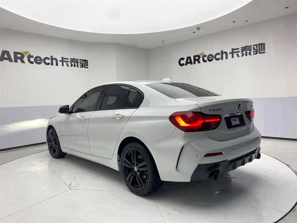 BMW 1 Series 2023 125i M Sport Shadow Edition фото 7
