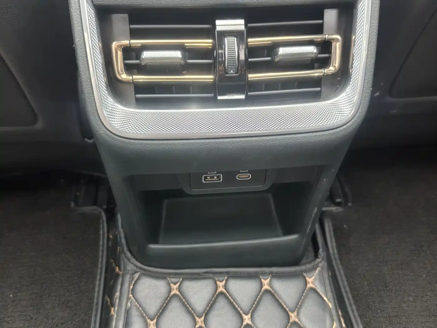 Hongqi H5 2023 2.0T Auto Smart Connect Flag Comfort фото 27